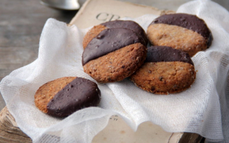 galletas de vainilla banadas con chocolate galletas de vainilla banadas con chocolate